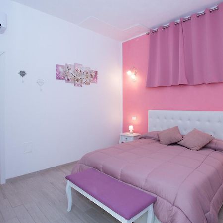 Affittacamere Le Rondini Domus De Maria Exterior foto