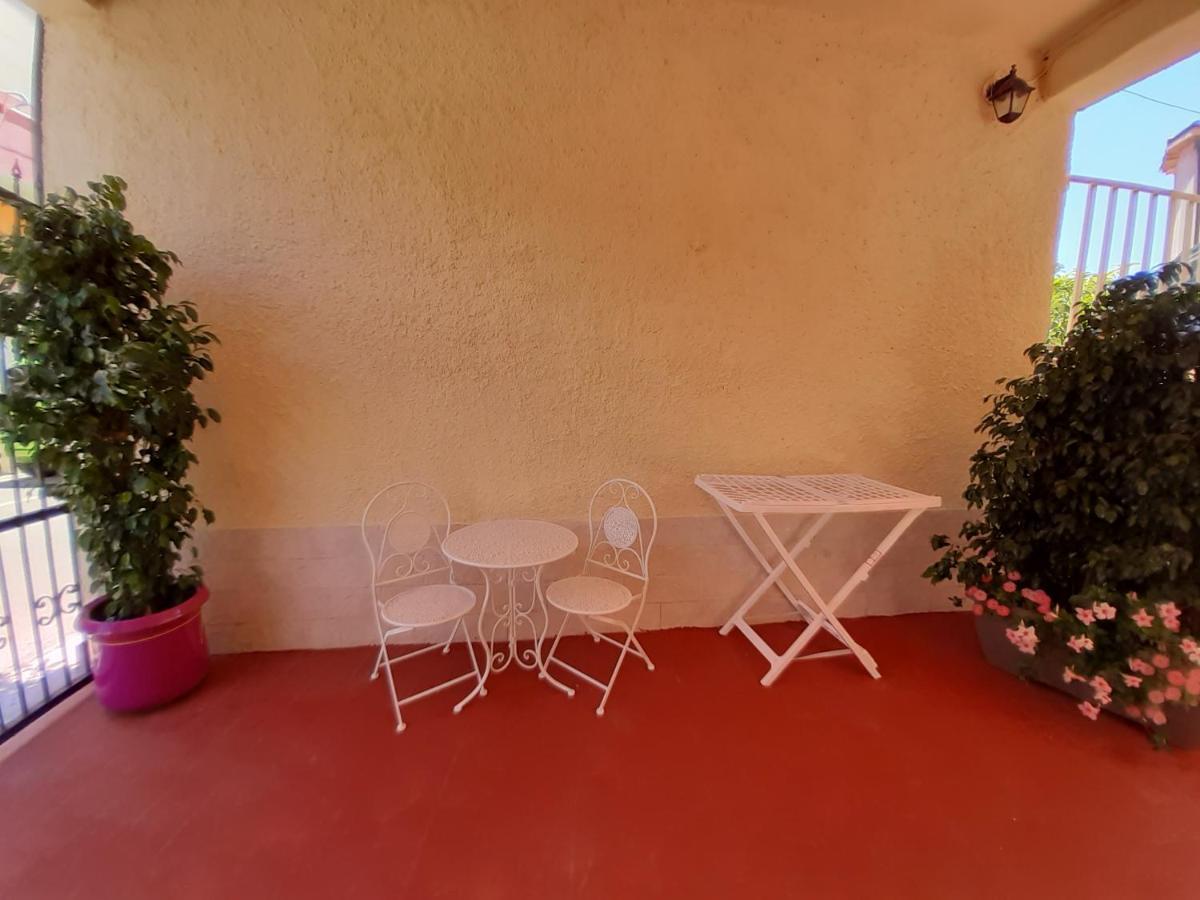 Affittacamere Le Rondini Domus De Maria Exterior foto