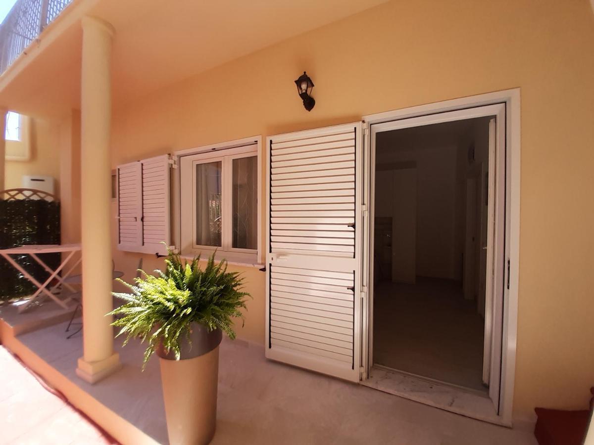 Affittacamere Le Rondini Domus De Maria Exterior foto