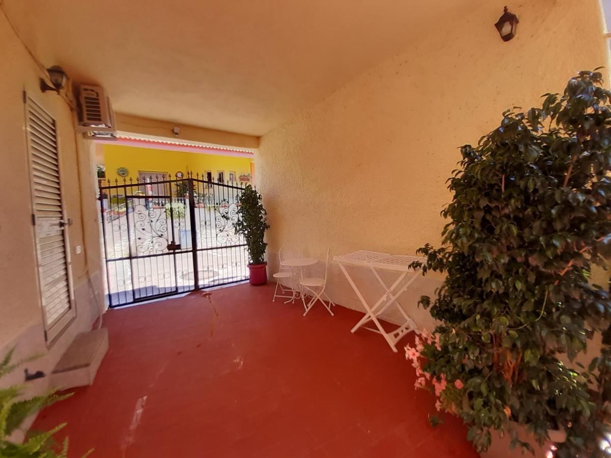 Affittacamere Le Rondini Domus De Maria Exterior foto