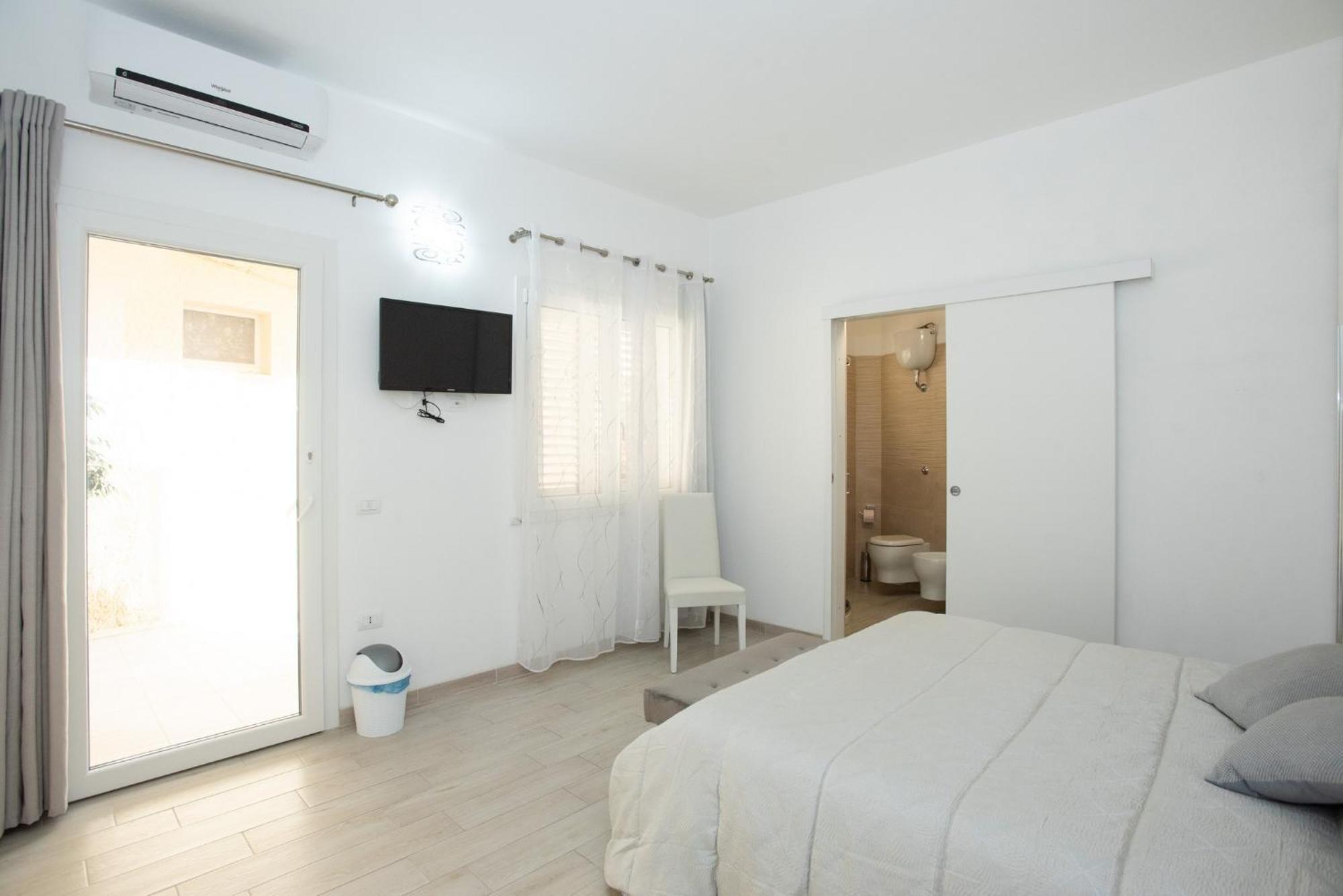 Affittacamere Le Rondini Domus De Maria Exterior foto